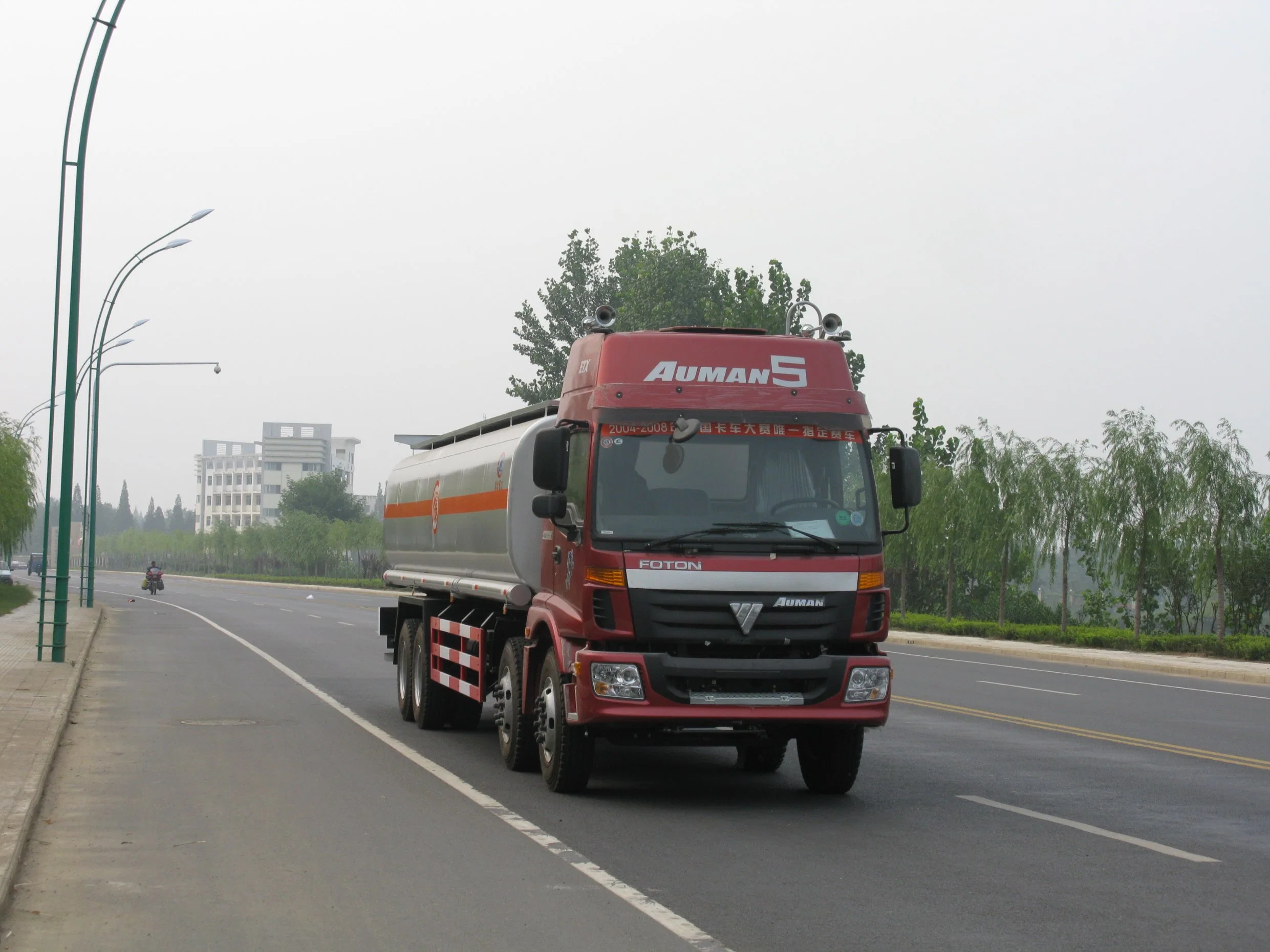 Foton Auman 8X4 camión de combustible de 30 toneladas 30000L tanque de aceite Transporte transporte transporte camiones de gasolina con dispensador