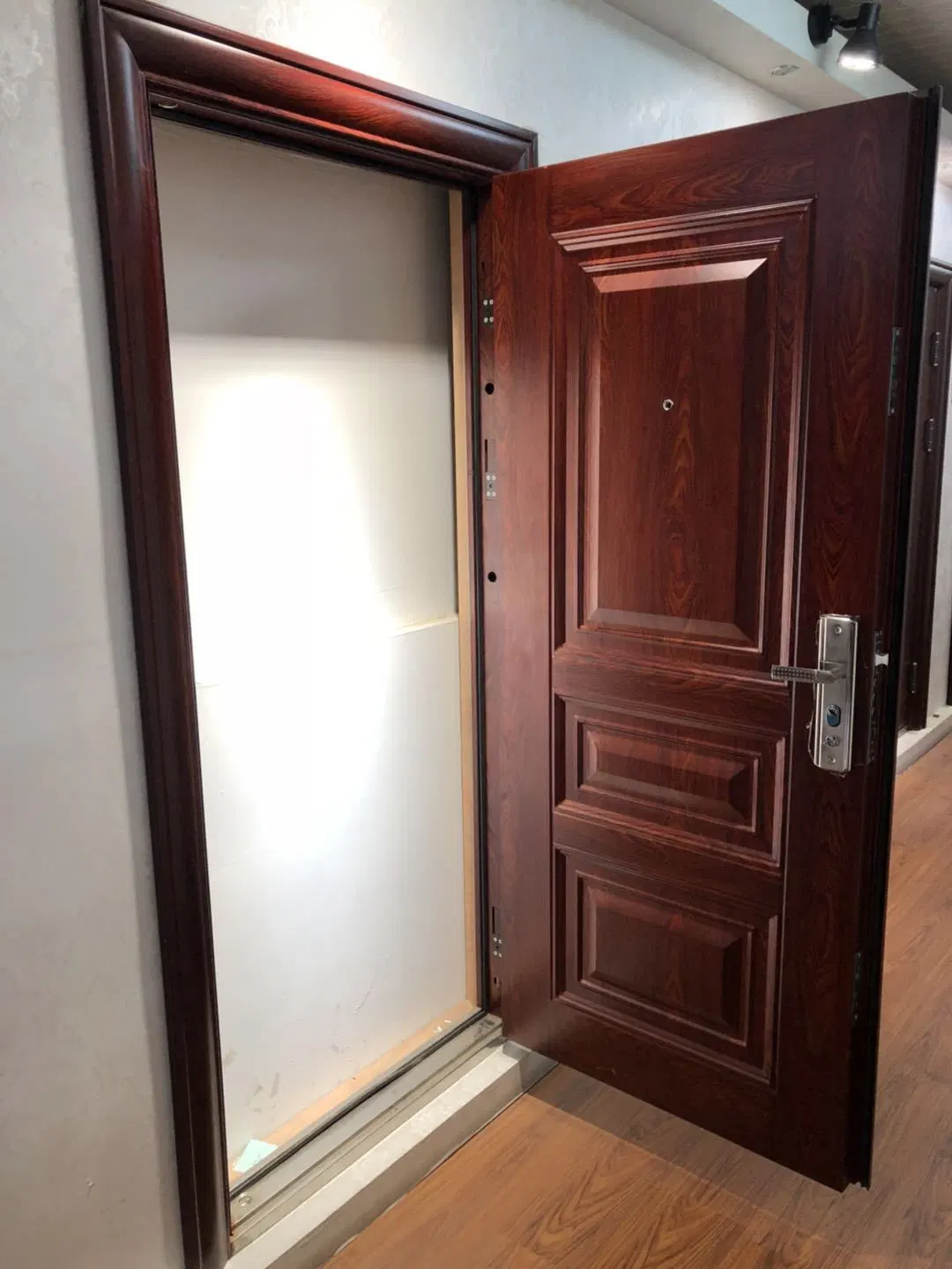 Puerta de seguridad de aluminio de alta gama de diseño más recientes precio más barato en casa de lujo de estilo de buena calidad de la puerta de aluminio