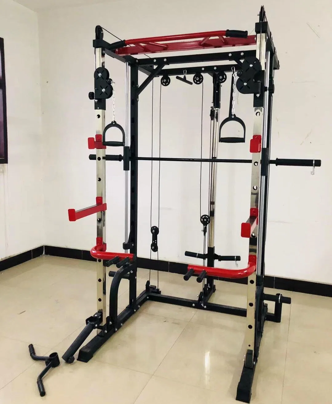 Équipement de gymnastique à domicile Exercise Squat Rack comprend une fixation de traction Smith, une barre de traction à prise multiple, un équipement de fitness d'entraînement en tonneau