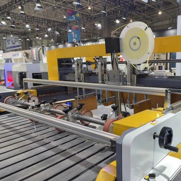 Houseng Palet informatizado fabricado en China Guillotine papel cortador de rollo