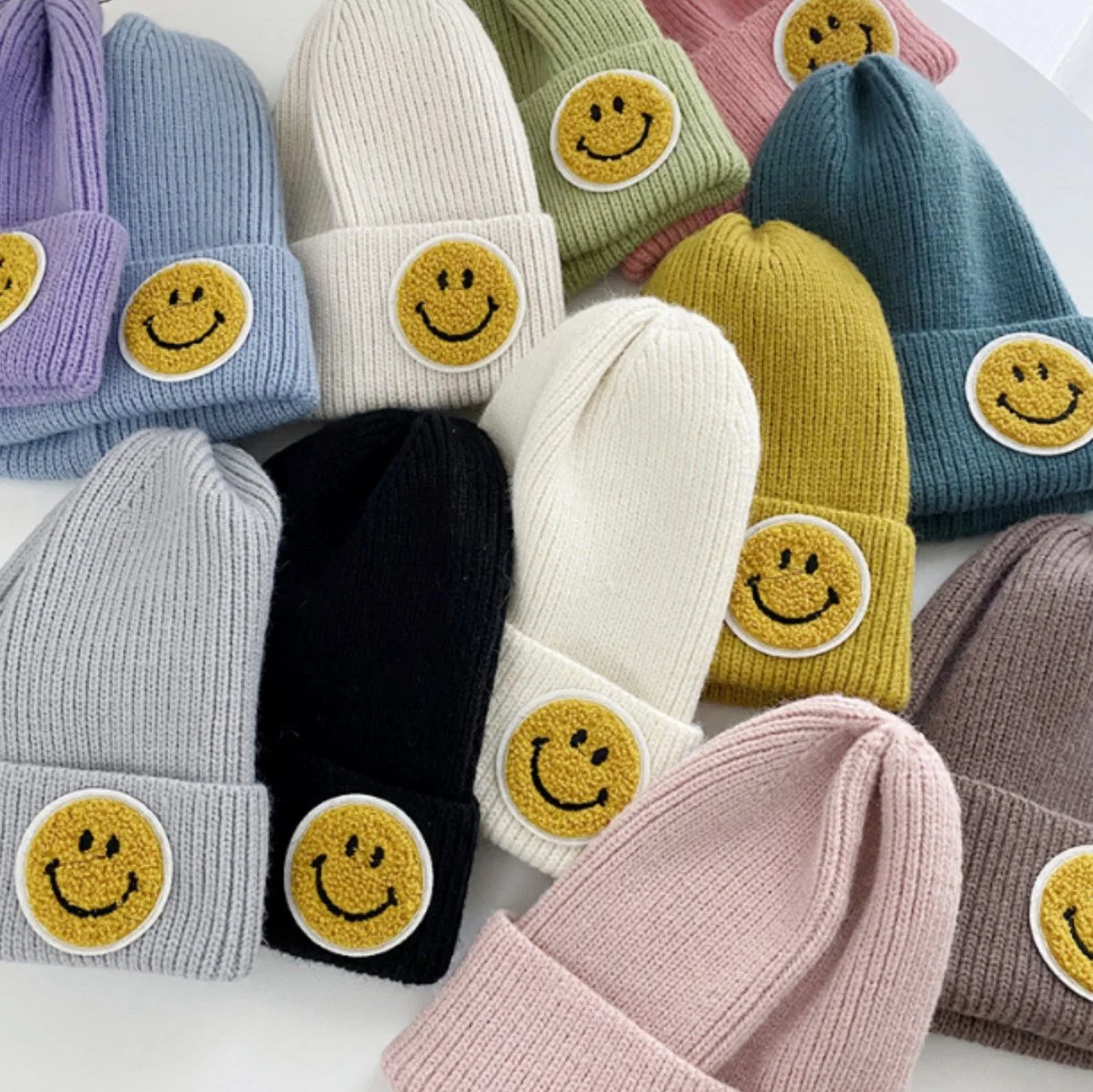 Hot Sale Winter Warm Knitted Toque Candy Colors Cuffed Plain Dyed Beanie Hat with Smiley Face