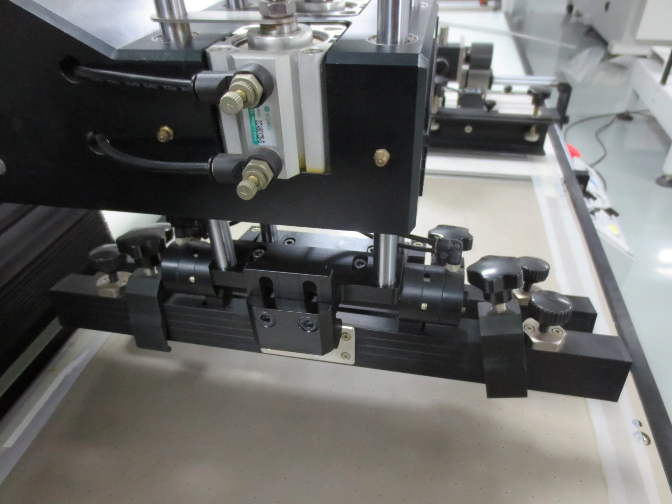 High Precision Automatic Roll to Roll Label Silk Screen Printing Machine Lta-3040