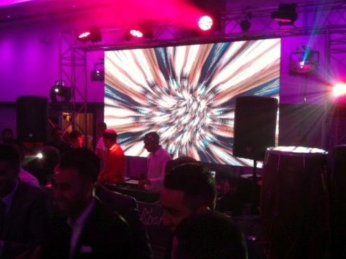 Indoor Small Pixel Pitch High Definition Full Color Video Stage LED Screen of Station/Concert/Bar