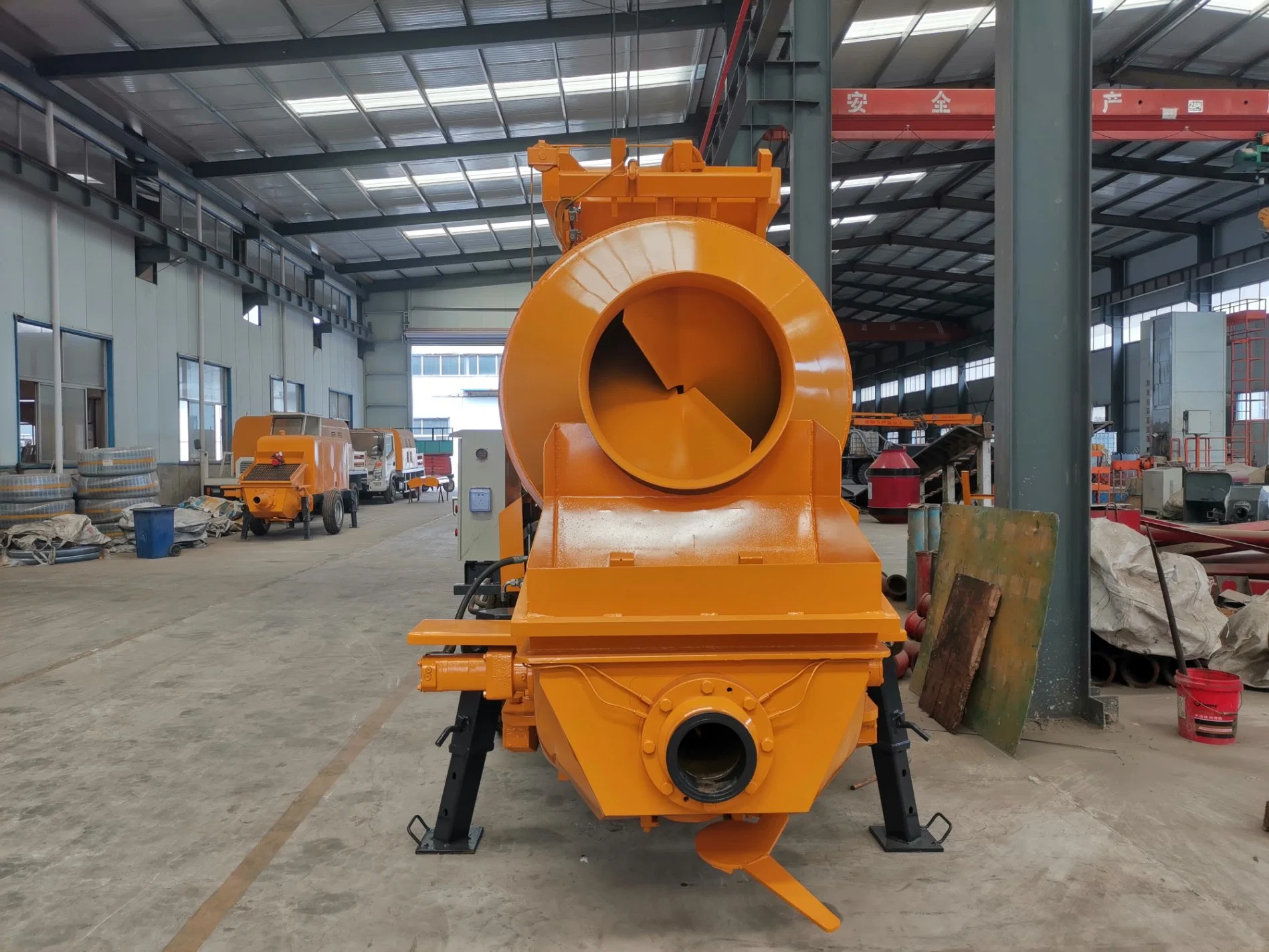 Minle 40m3/H Self Loading Diesel Portable Concrete Mixer with Pump for Construction in China