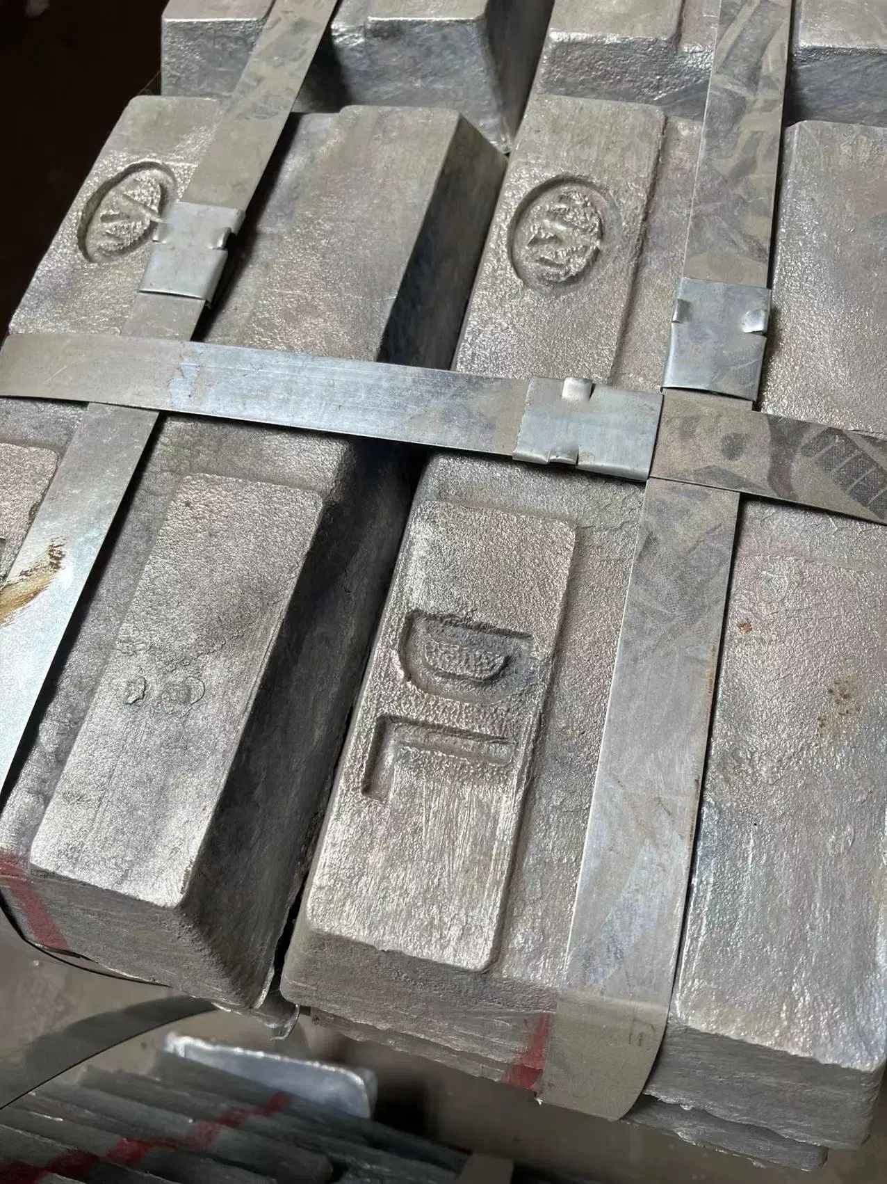 Zinkbarren 99,995 Zinkbarren Zinkbarren 99,995% Zinn-Ingot Herstellung Liefern Zink Aluminiumlegierung Ingot