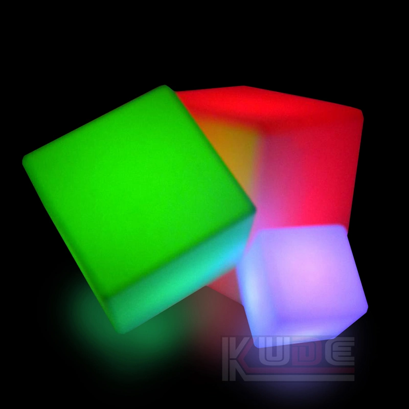La rotación de LED RGB muebles sillas y mesas cubo