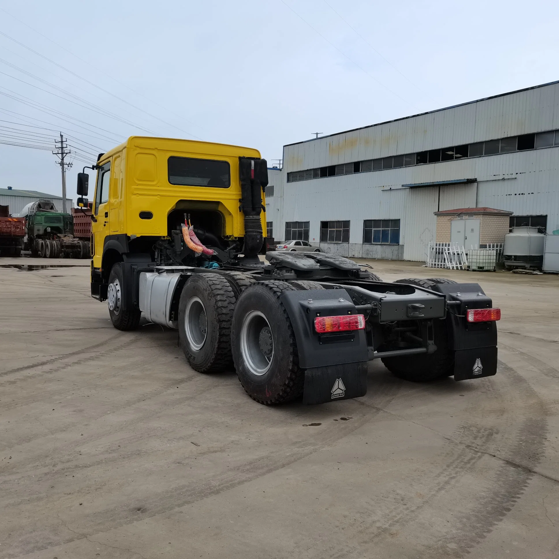 Used Heavy Duty 10 Wheel Trailer Head 6X4 420HP HOWO Tractor