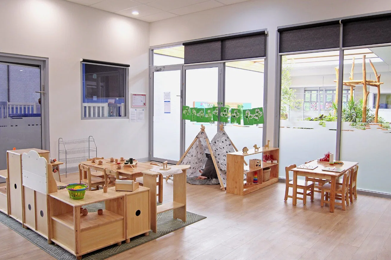 Meubles scolaires modernes pour les classes de maternelle et de jardin d'enfants, meubles en bois pour enfants, meubles pour crèche et garderie pour bébés