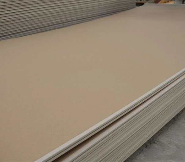 Placa de yeso Moisture-Resistant 4*8 panel de yeso para la exportación de la partición de techos y paredes de material de construcción
