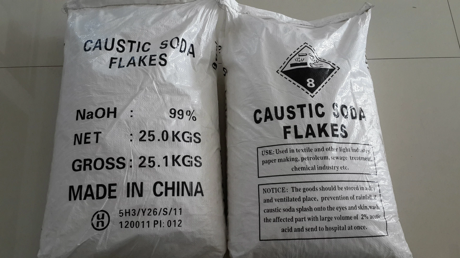 Pharmaceutical Grade Sodium Hydroxide Caustic Soda Flakes 99%/CAS: 1310-73-2