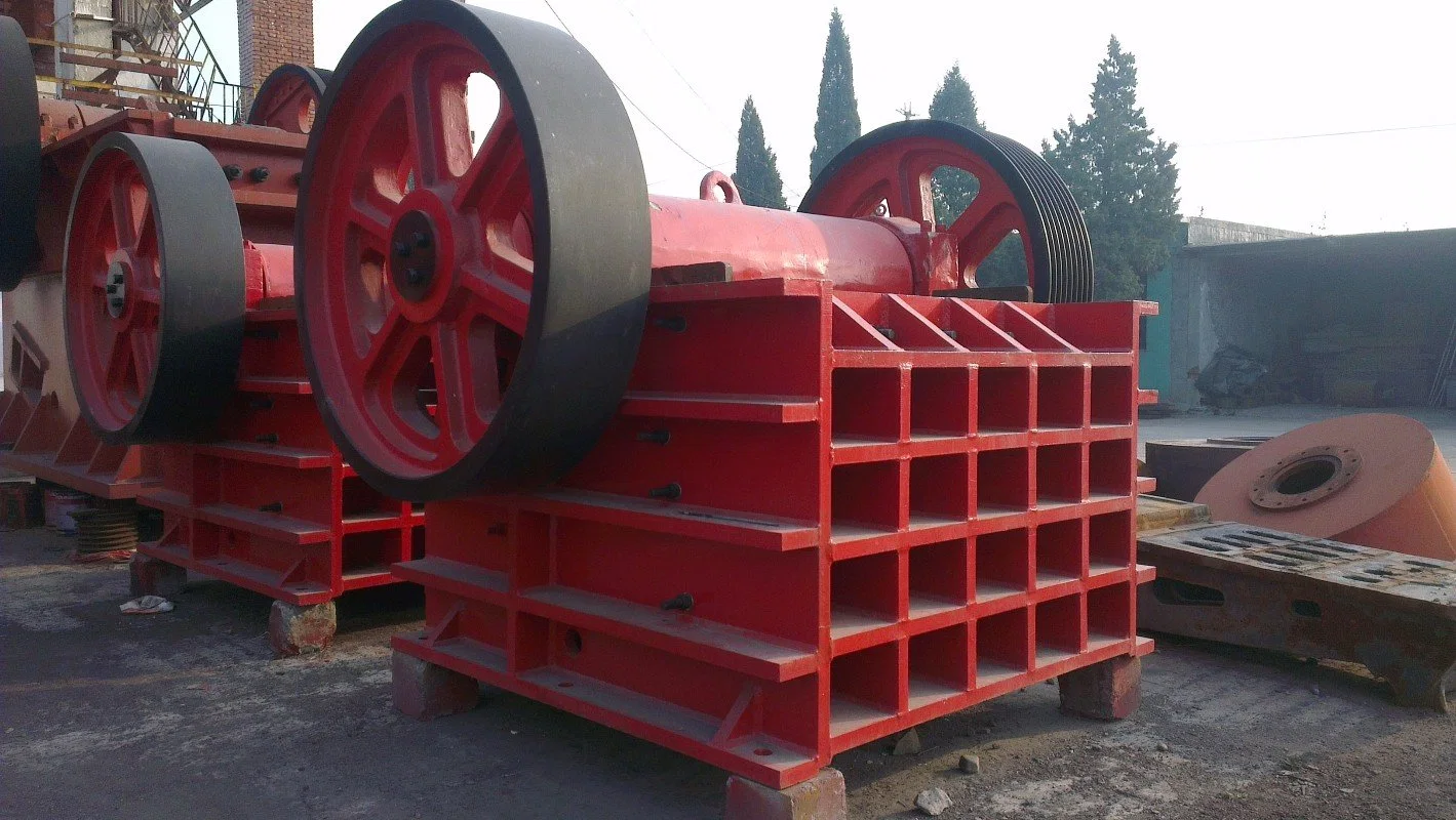 Stone / Rock Processing Jaw / Hammer / Cone Crusher From China