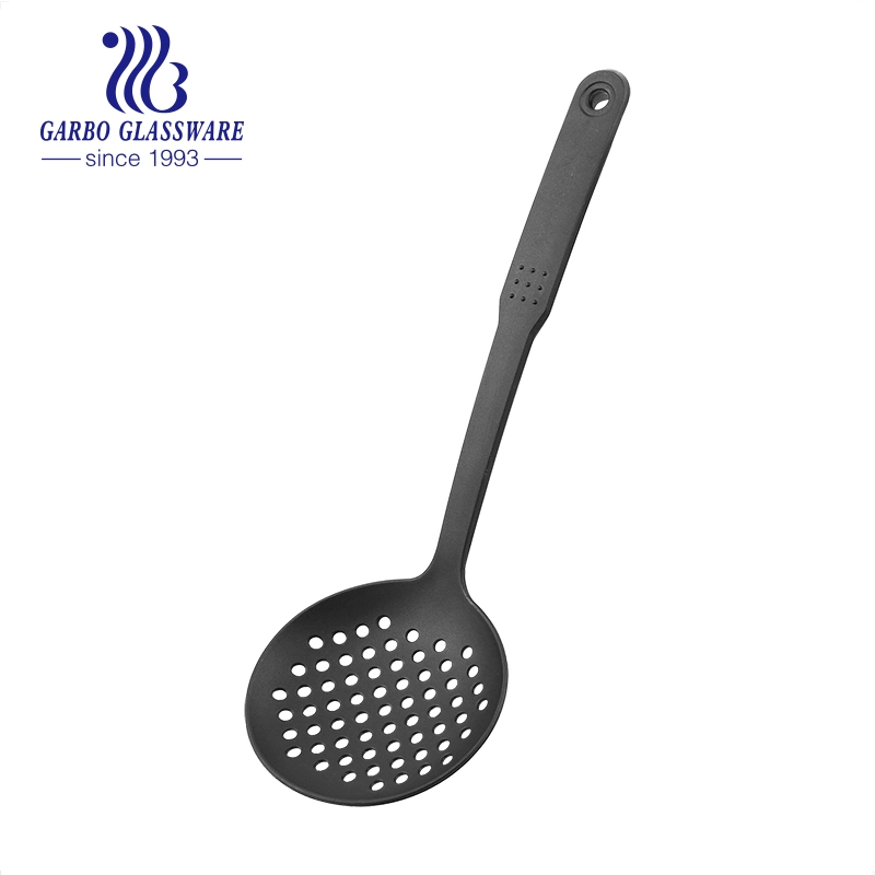 La couleur noire FDA Matériel NYLON Skimmer des ustensiles de cuisine pour une utilisation domestique de la sécurité alimentaire des ustensiles de cuisine