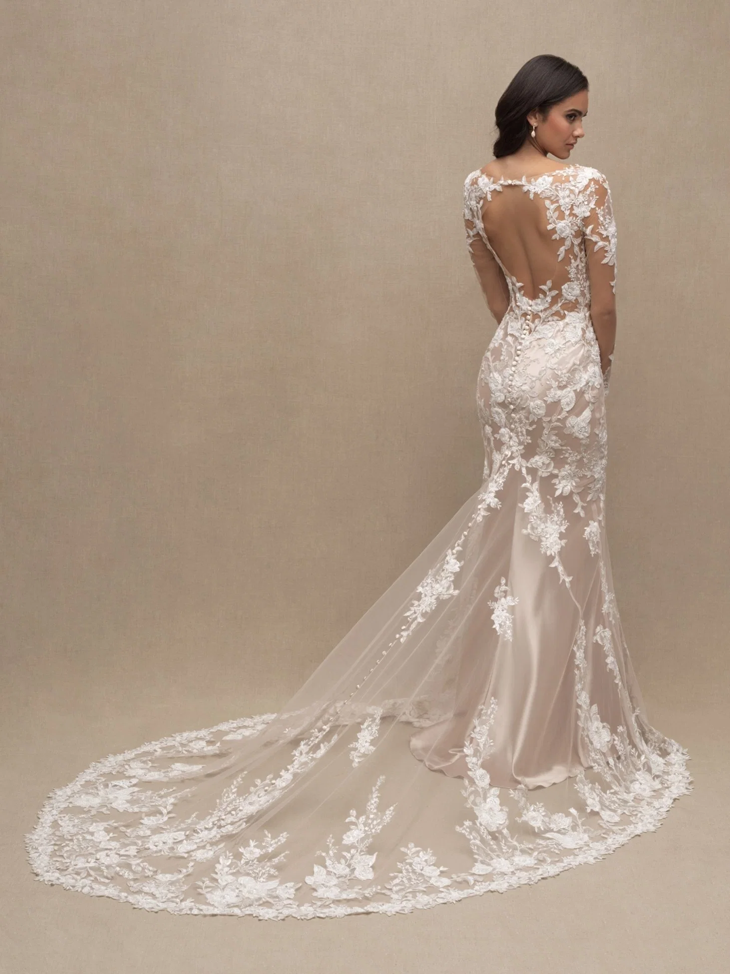 Wholesale/Supplier Cutout Heart Open Back Long Sleeve Wedding Lace Bridal Gowns