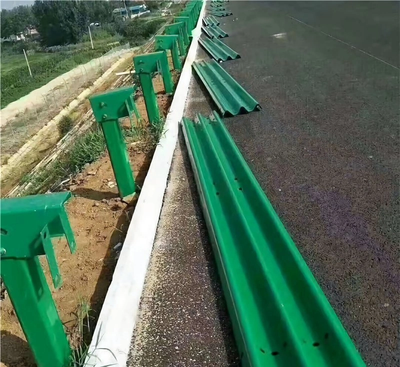 La seguridad del tráfico de spray de plástico de viga de acero congelado de la autopista del guardarraíl productos de acero galvanizado