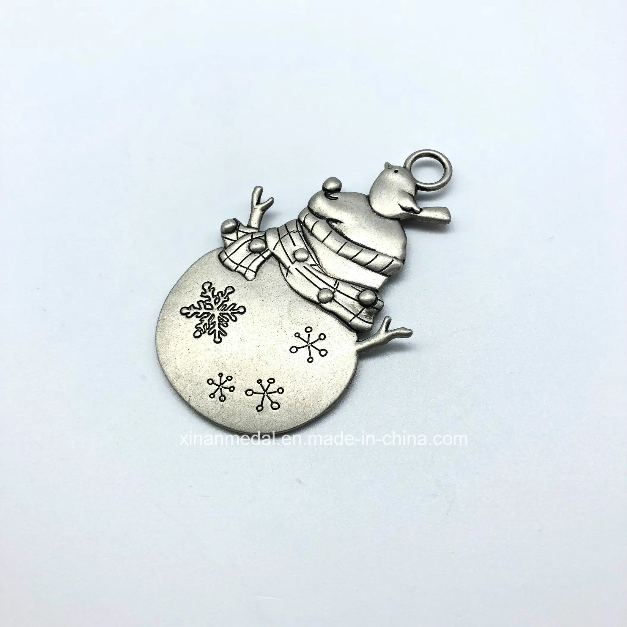 Kundenspezifischer Metallglitzern Versilbert Weihnachtsbaum Schneemann Geschenk-Anhänger Metallhandwerk