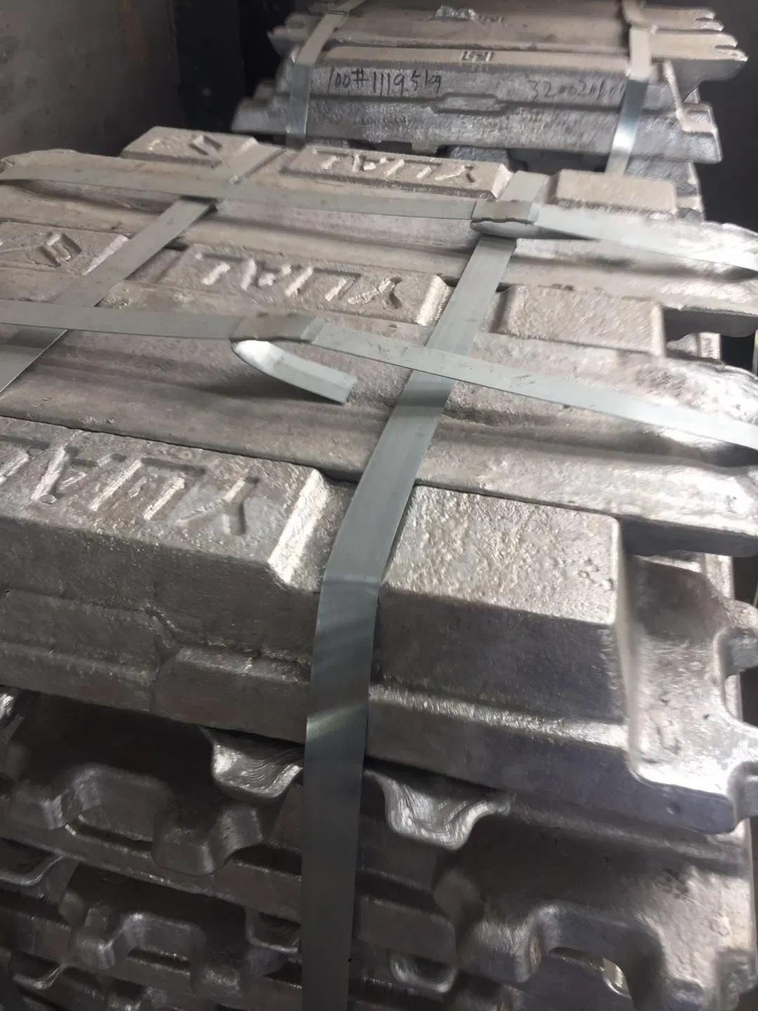 Metal Ingot Factory Supply Purity 99,7% 99,85% A7 A8 aluminio Lingotes