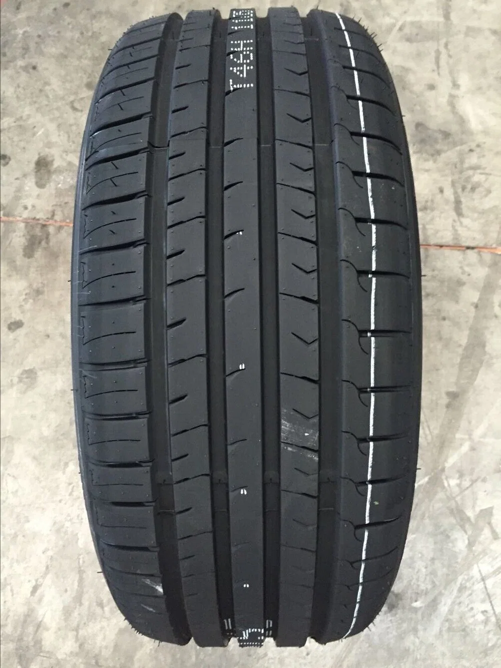 205/55R16 Summer Tire Durable Perfect Long Product Life SUV Directional Pattern Radial with Top Quality Natural Rubber Tubeless 16inh 17inh Passenger Car Tyres