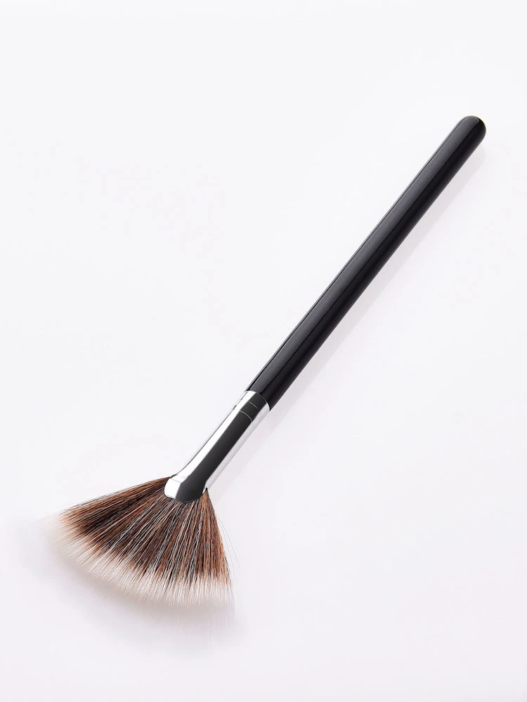 Small Highlight Fan Brush for Defined Areas and Lip Makeup