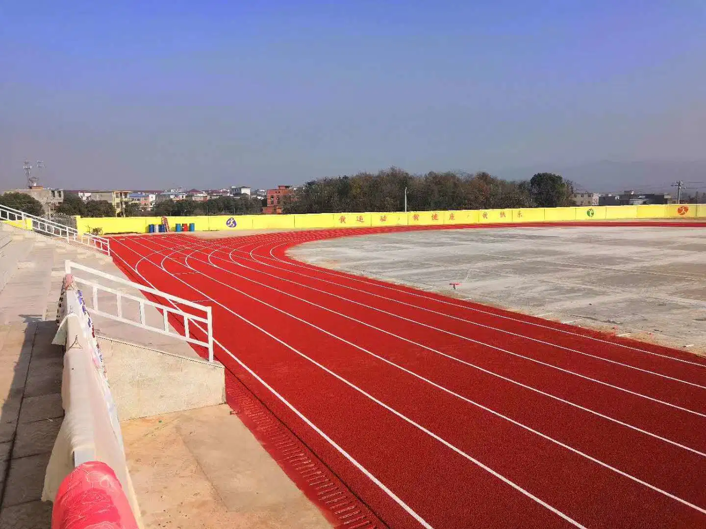 Sandwich System, Impermeablecombines Base Mat with Poured-in-Place Polyurethane Running Track