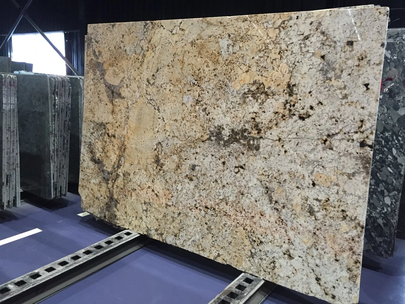 Natural Stone black/white/grey polished/honed/flamed/Brushed/Sawn  Cream Golden Granite Slabs for interiors/ exterior/outdoor floor/wall