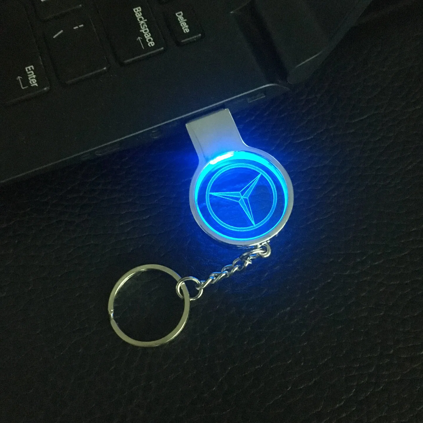 Logotipo de la luz de toda la capacidad de la unidad flash USB personalizado