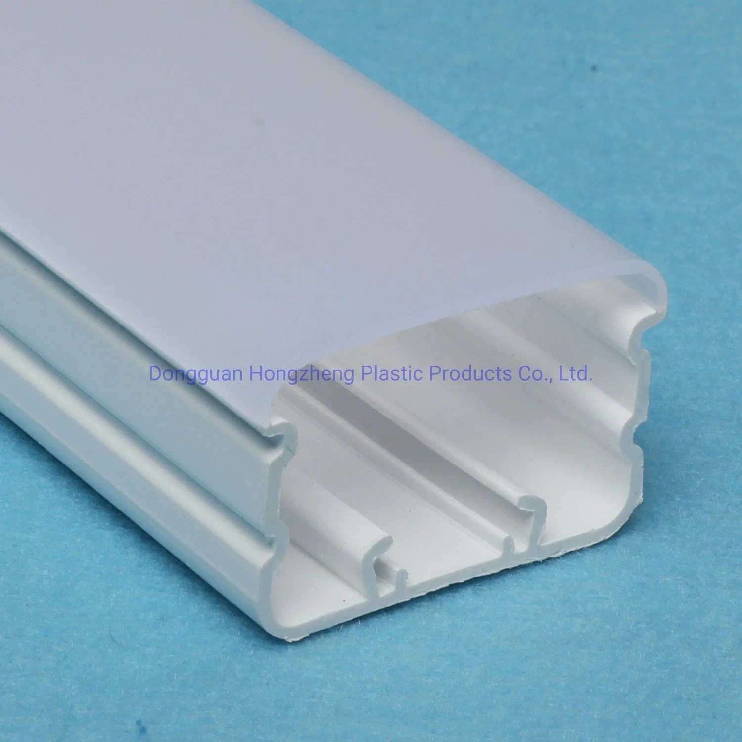 Personalização LED plástico PC extrusão Diffuser Profile para tubo LED Partes leves