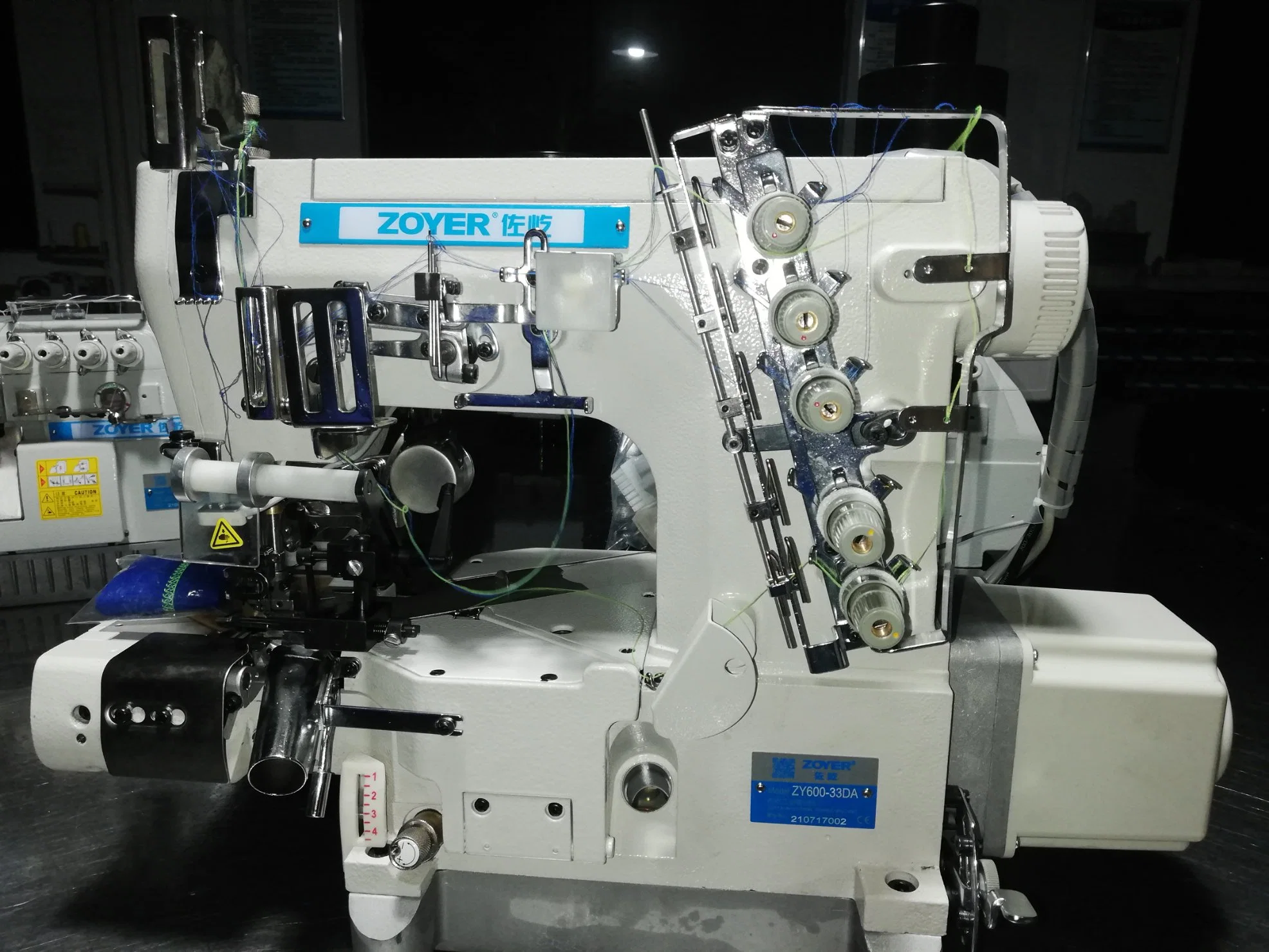 Zy600-33da Zoyer cama del cilindro de corte lateral derecho con la máquina de coser de bloqueo automático del controlador directo de barbero y dispositivo elástico