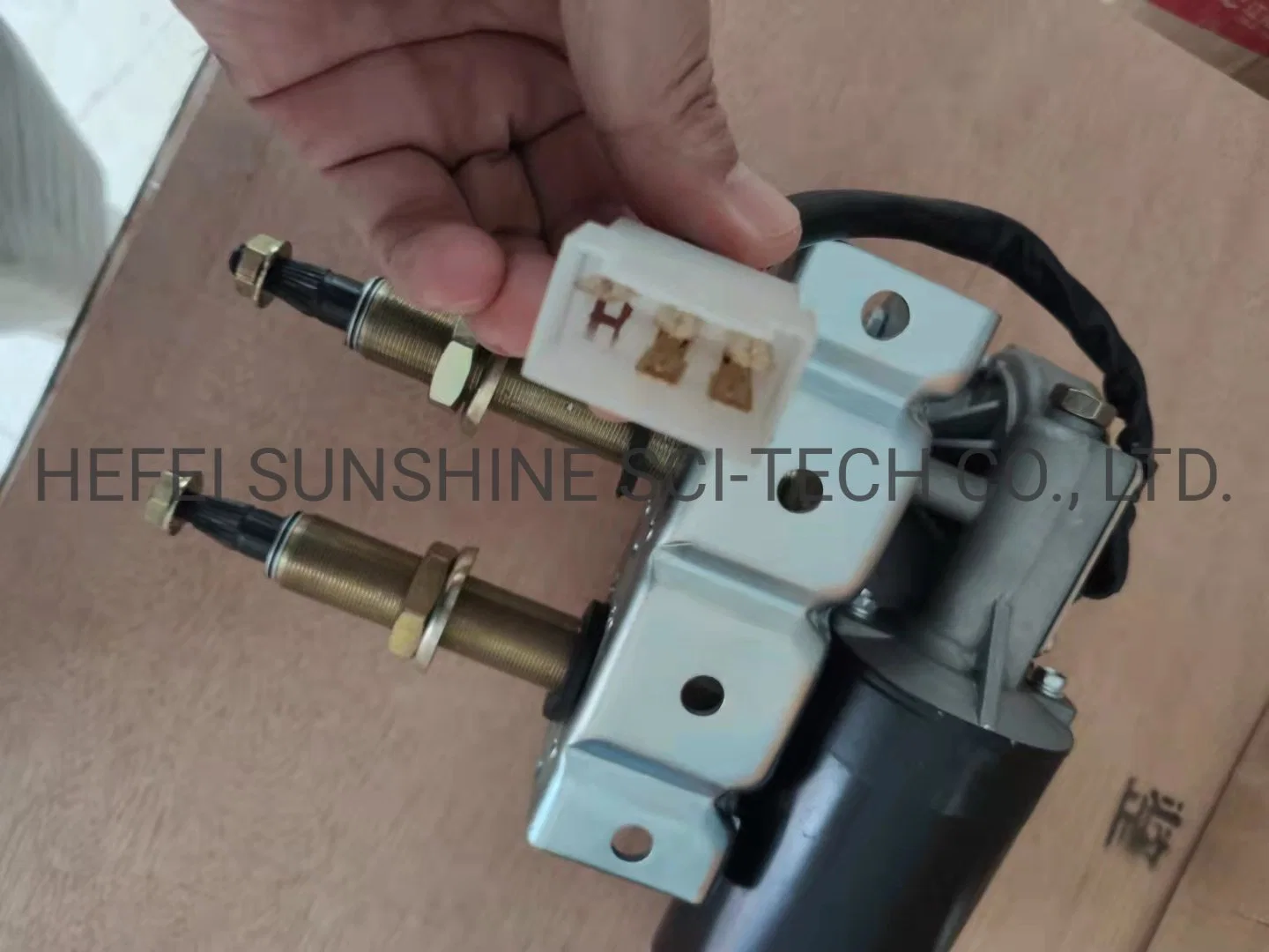 Hot Selling 12V 24V Bus Engineering Vehicle New Design Wiper Motor Manufacture for Bus Truck