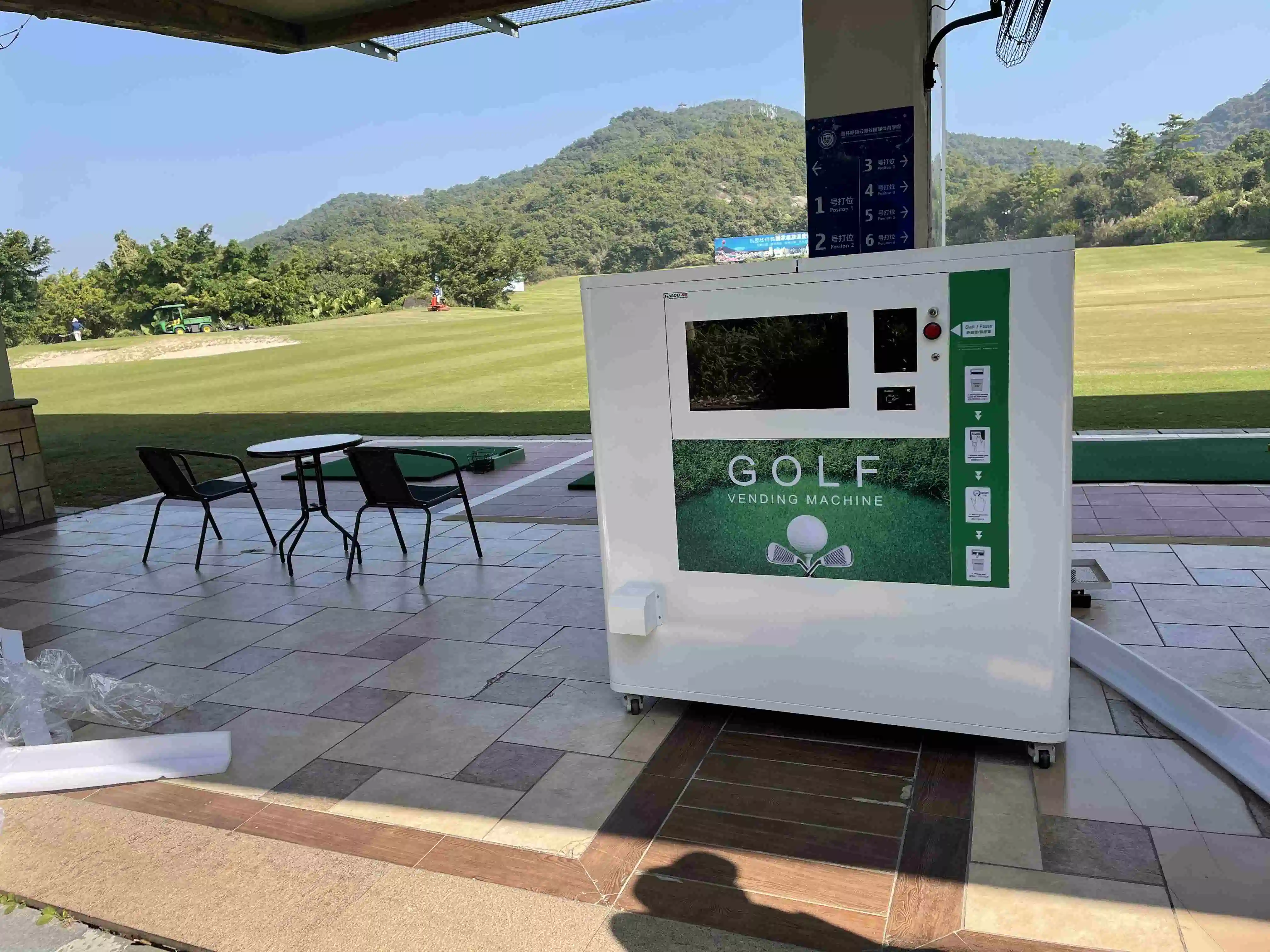 Self Service Golf Ball Vending Machine Golf Course Equipment on Golf Driving Range