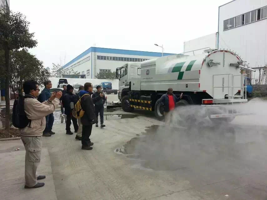 16000 litres de l'eau de lavage haute pression chariot de nettoyage de la rue