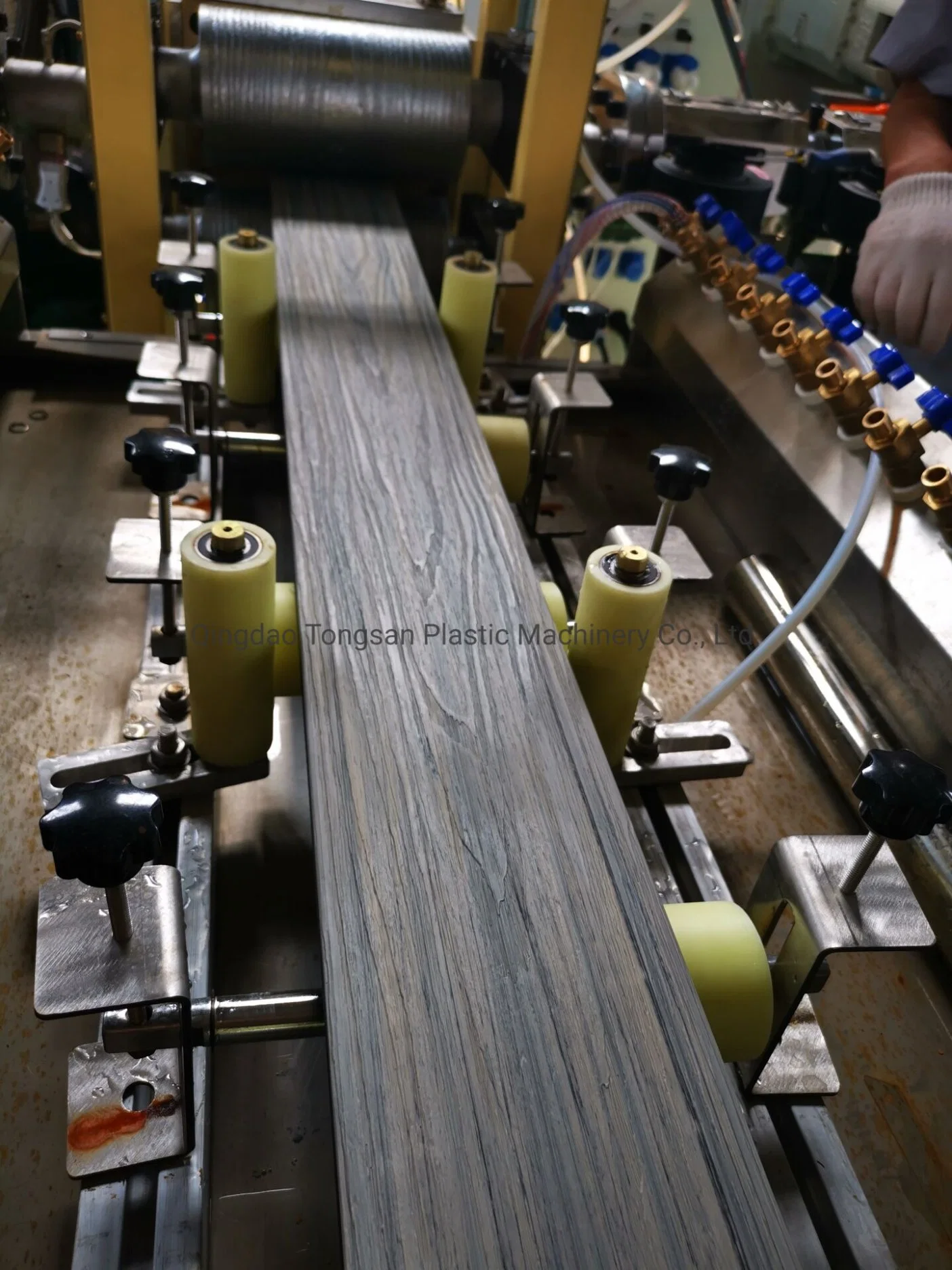 Wood Plastic WPC Decking Extrusion Machine with 3D Embossing Machine Online