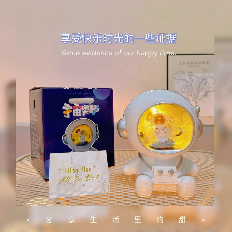 Astronauta luminoso pequeña luz nocturna Banco Piggy bebé Sala pequeña estudiante Regalos de cumpleaños