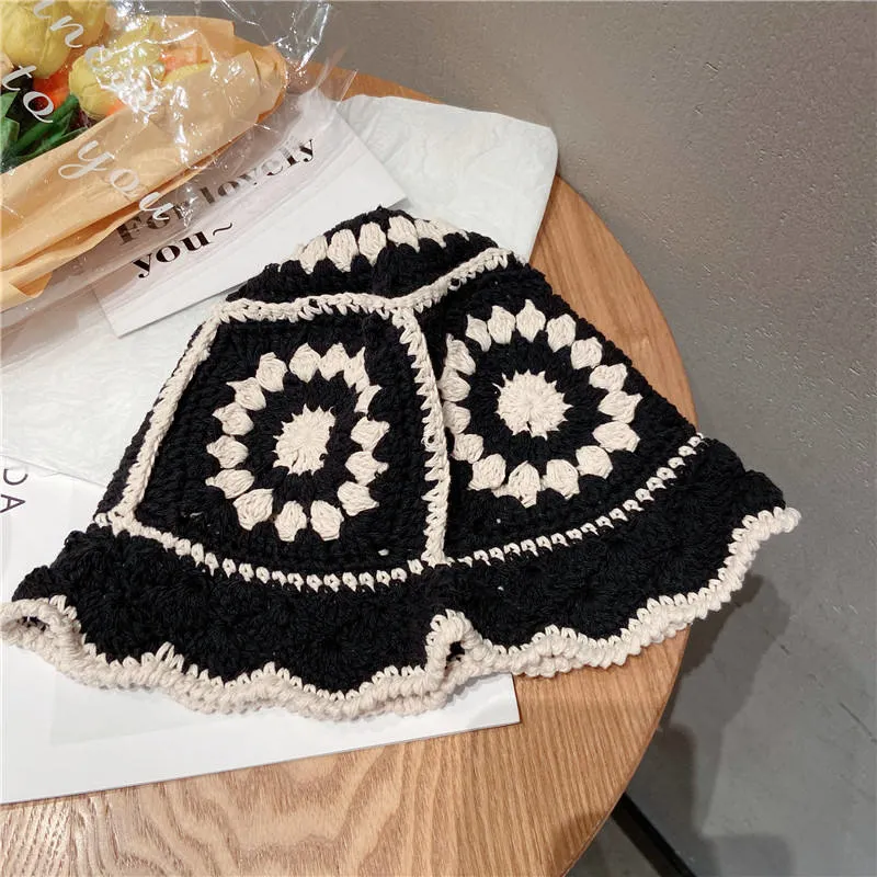 New Style Hand-Crocheted Fashion Flower Knitted Hat for Seasons