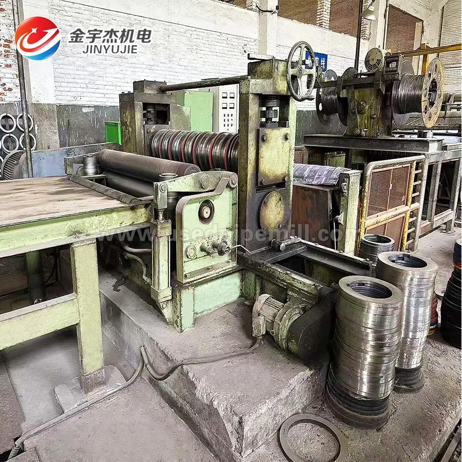 Ligne de refendage de tôle en acier inoxydable de haute qualité fabriquée en Chine de 1250*3.0mm.