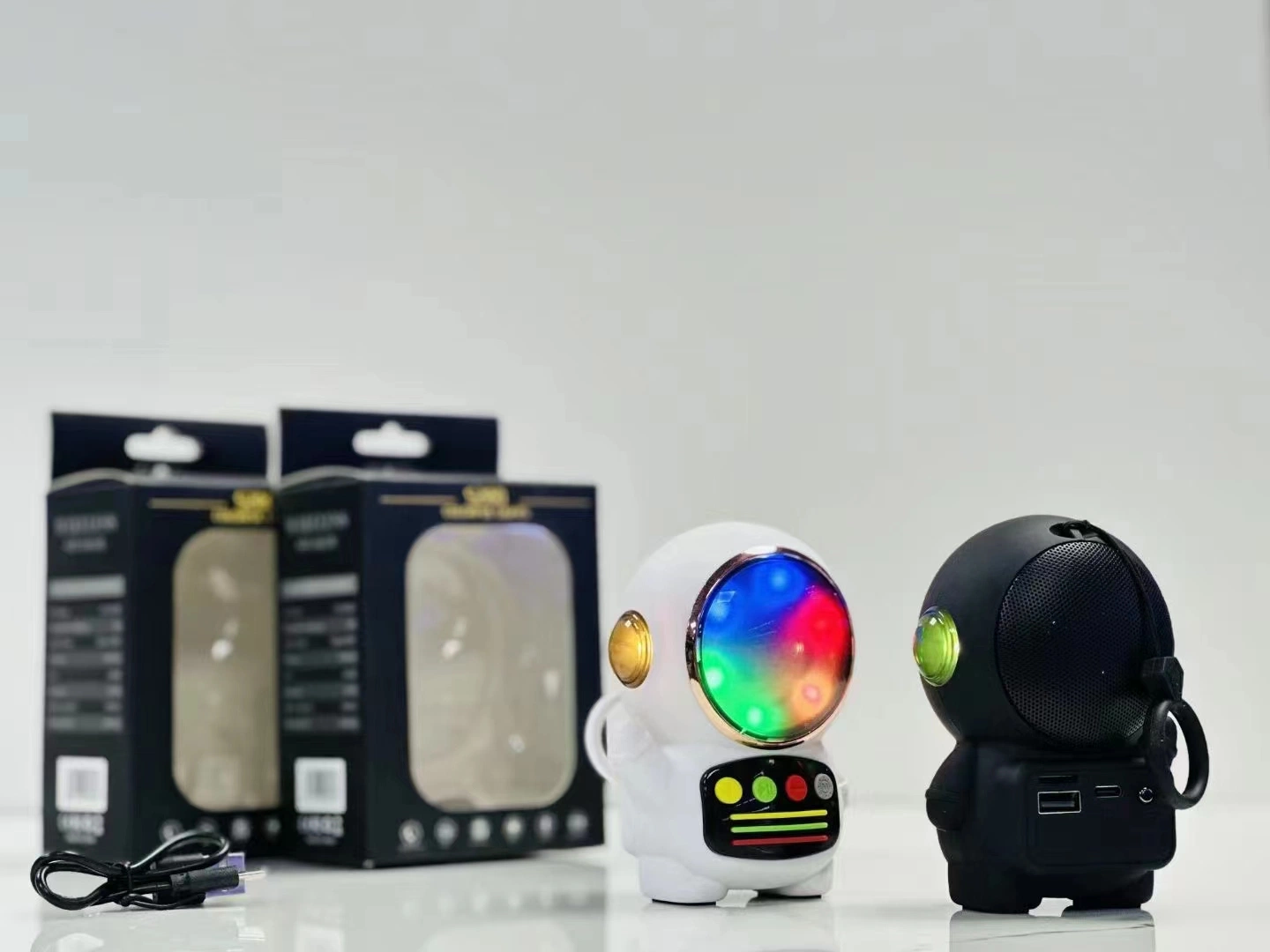 Tragbarer kreativer Bluetooth Wireless Mini-Lautsprecher mit farbenfrohem Licht für Geschenk Für Kinder