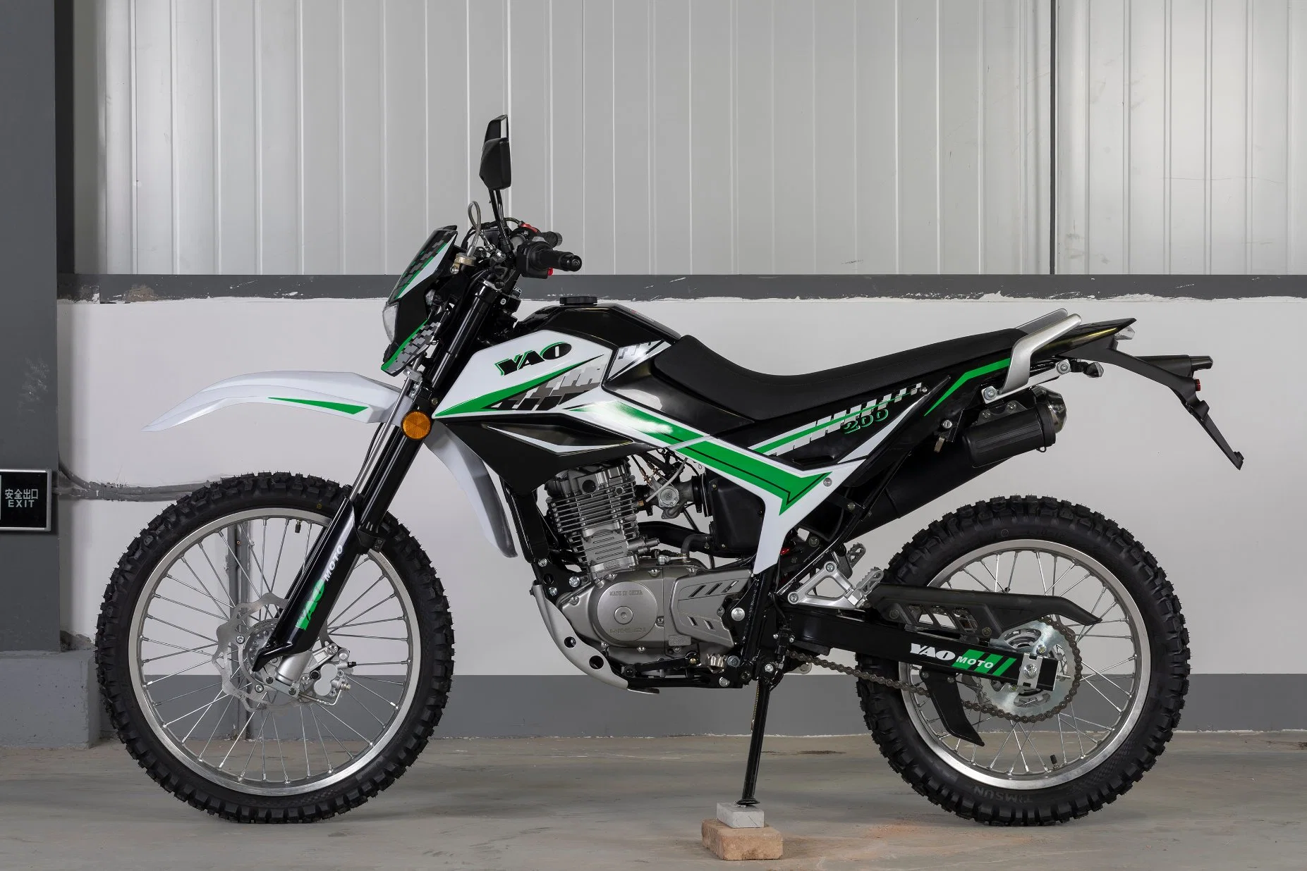 Las nuevas motocicletas off-road Dirt Bikes // especialmente para su experiencia furioso