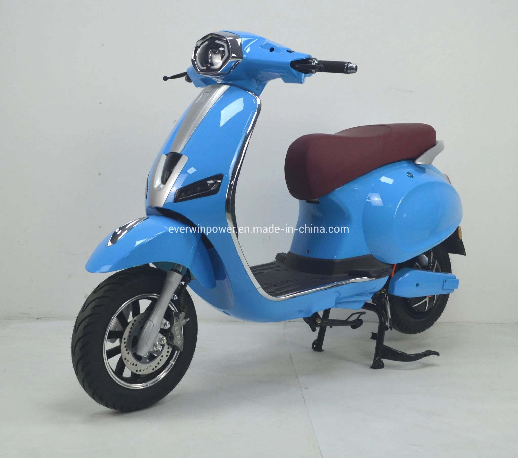 Nuevo diseño Vesp Modelo 1500W Motor Scooter Eléctrico Ew-528 Buen rendimiento con EEC Coc 25km/H Solo a granel