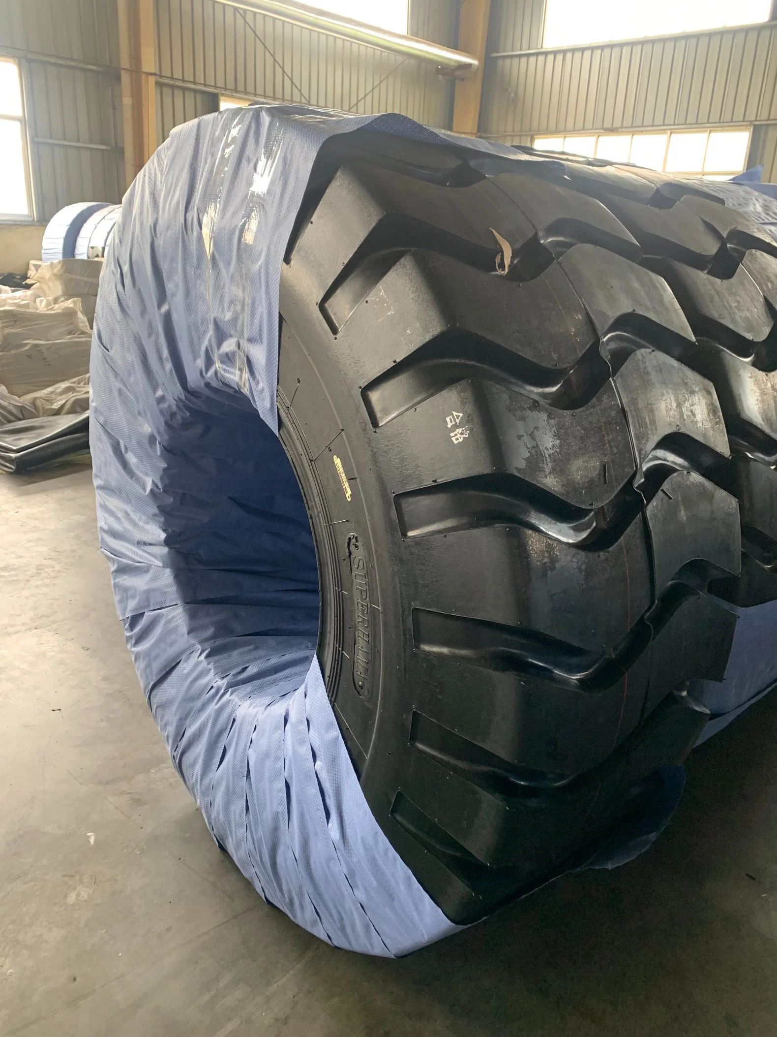 Radial Bias Solid off The Road Loader Grader Scraper Industrial OTR Wheels and Tyres with Rim (16.00 18.00 17.5 20.5 23.5 26.5 29.5 25 16/70-20 24) E3l3 L2 L5