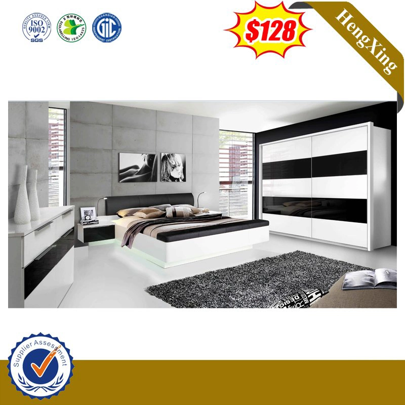 Fashion Wooden Home Furniture Use Queen Size Bedding Set with LED