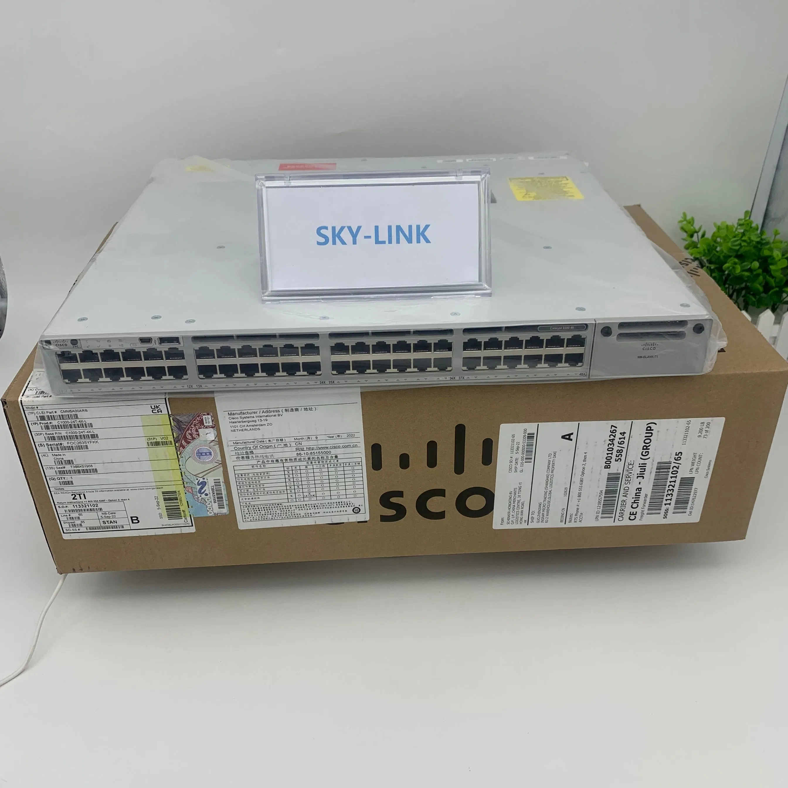 Nuevo conmutador de red de 9300 puertos Cisco serie 48 original C9300-48U-A.