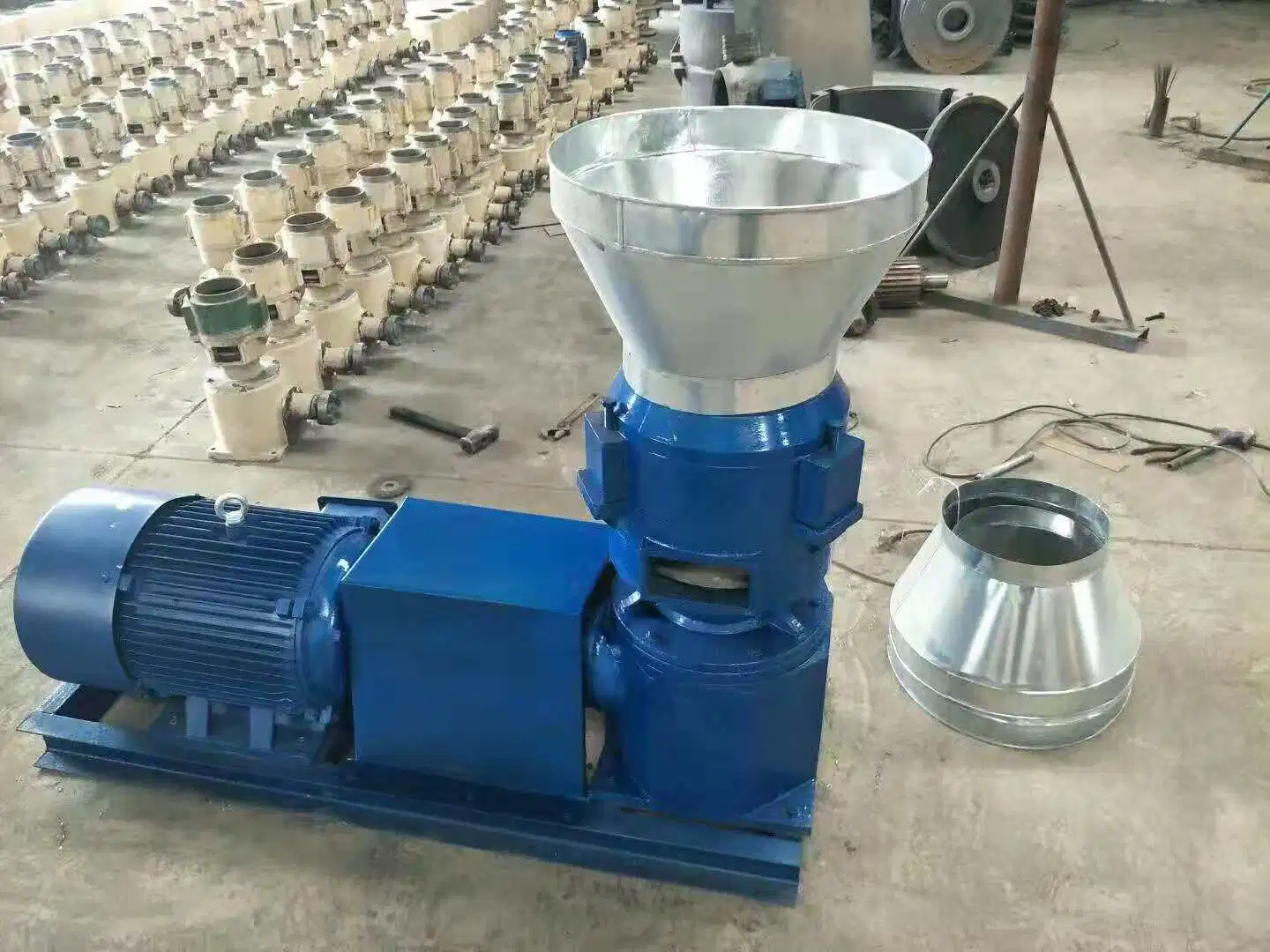 1 Ton Per Hour Feed Pellet Mill Corn Straw Crusher Granulating Machine Cow Sheep Feed Pellets Production Line