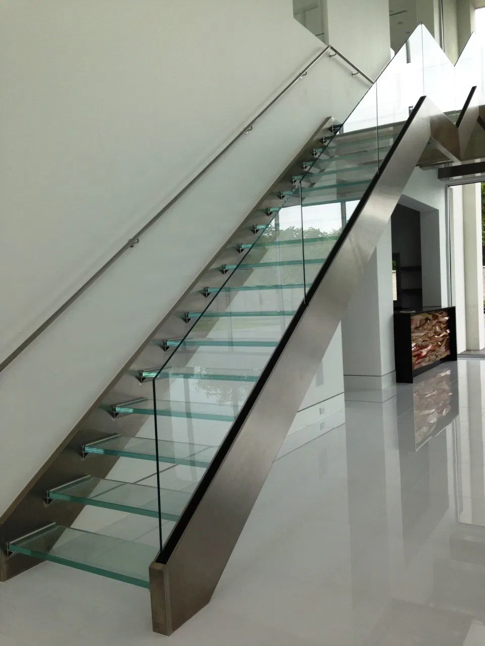 2020 New Arrival Modern Single Stringer Glass Stair Step