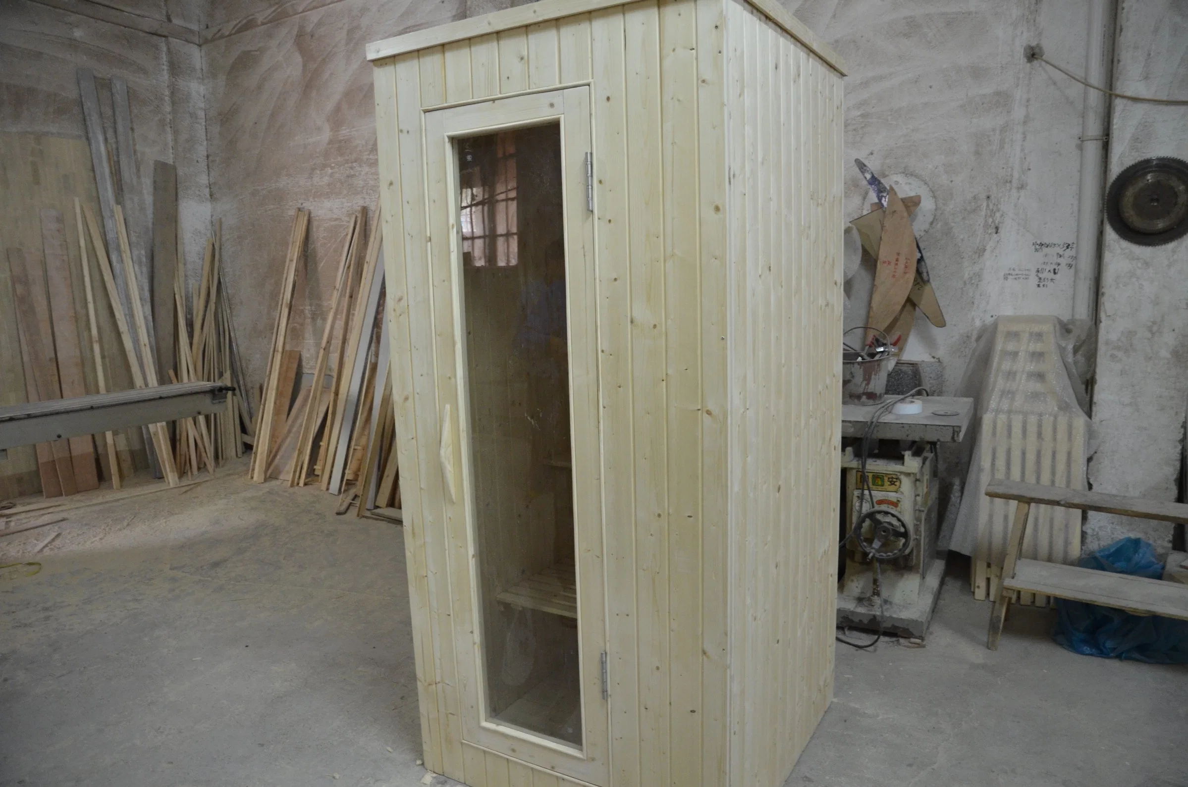 Traditional Style Solid Wood One Person Dry Sauna Room