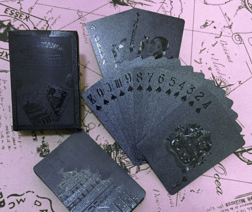 Échantillon gratuit Custom 54pcs Deck refroidir en carton noir Fleuret Shinny gaufrage Cartes à jouer Jeu de Carte Adulte