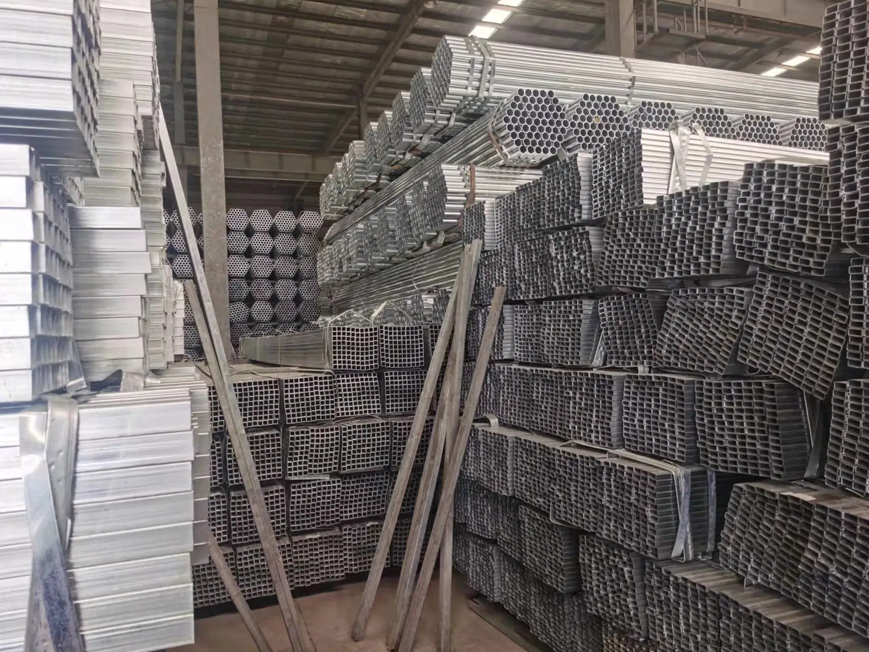 Manufacture Factory Galvanized Carbon Steel Pipe 1.5 Inch Gi Steel Pipe Galvanized Steel Pipe