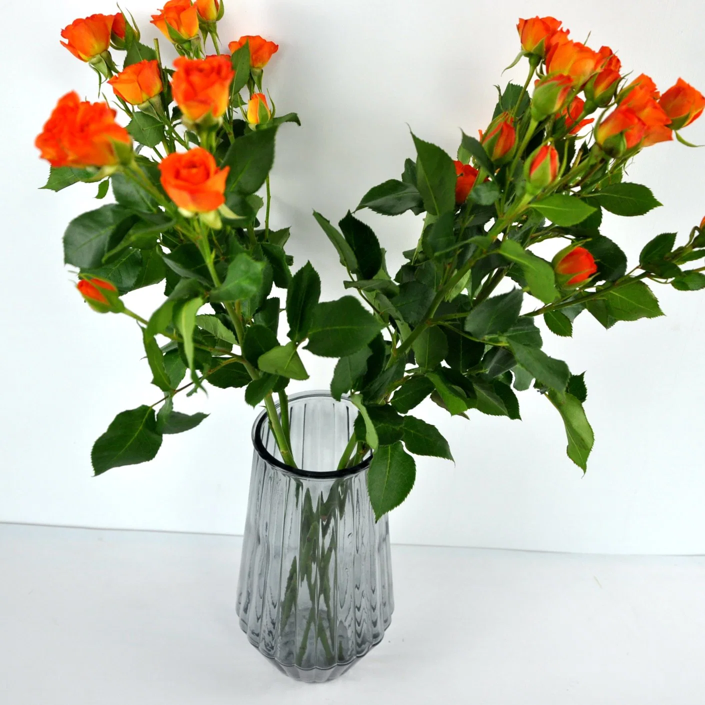 Vase en verre à fleurs de couleur cône à col coupé pour la décoration