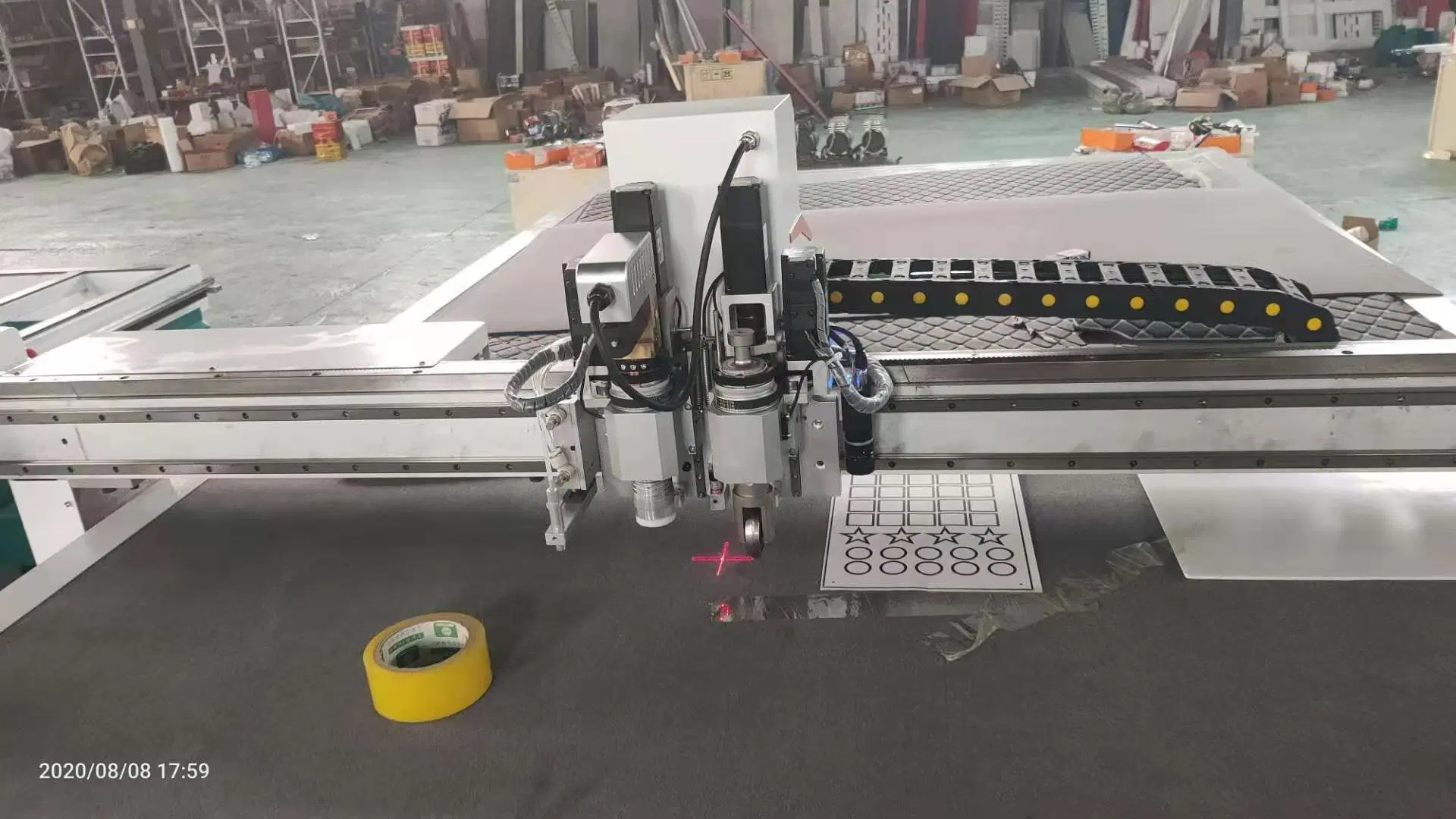 El aislamiento de esponja de algodón de la máquina de corte EVA Equipo cama Vibración de alta frecuencia de corte automático de cuchilla calzado textil de tela cubierta sofá haciendo maquinaria CNC