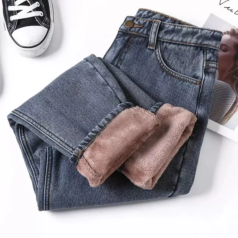 Estoque de moda. Venda quente. Jeans femininos usados misturados com jeans masculinos usados na Turquia.
