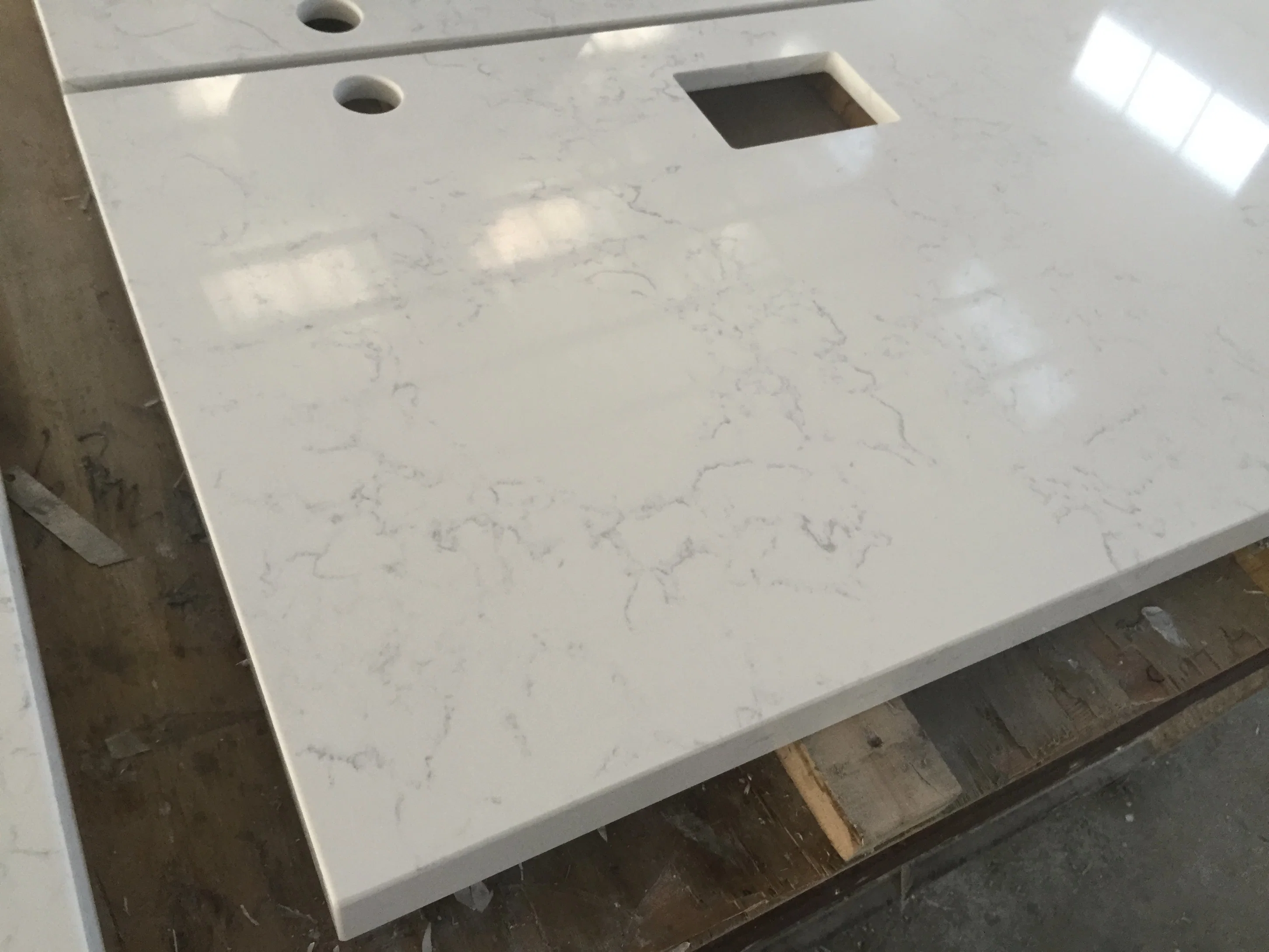 Künstliche / Engineered / Quarz Stone Carrara Weiß für Arbeitsplatte &amp; Bad Tops mit gutem Preis