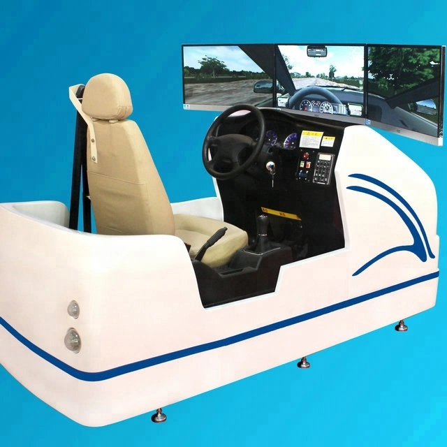 Simulador de Entrenamiento de vehículos de conducción con tres pantallas